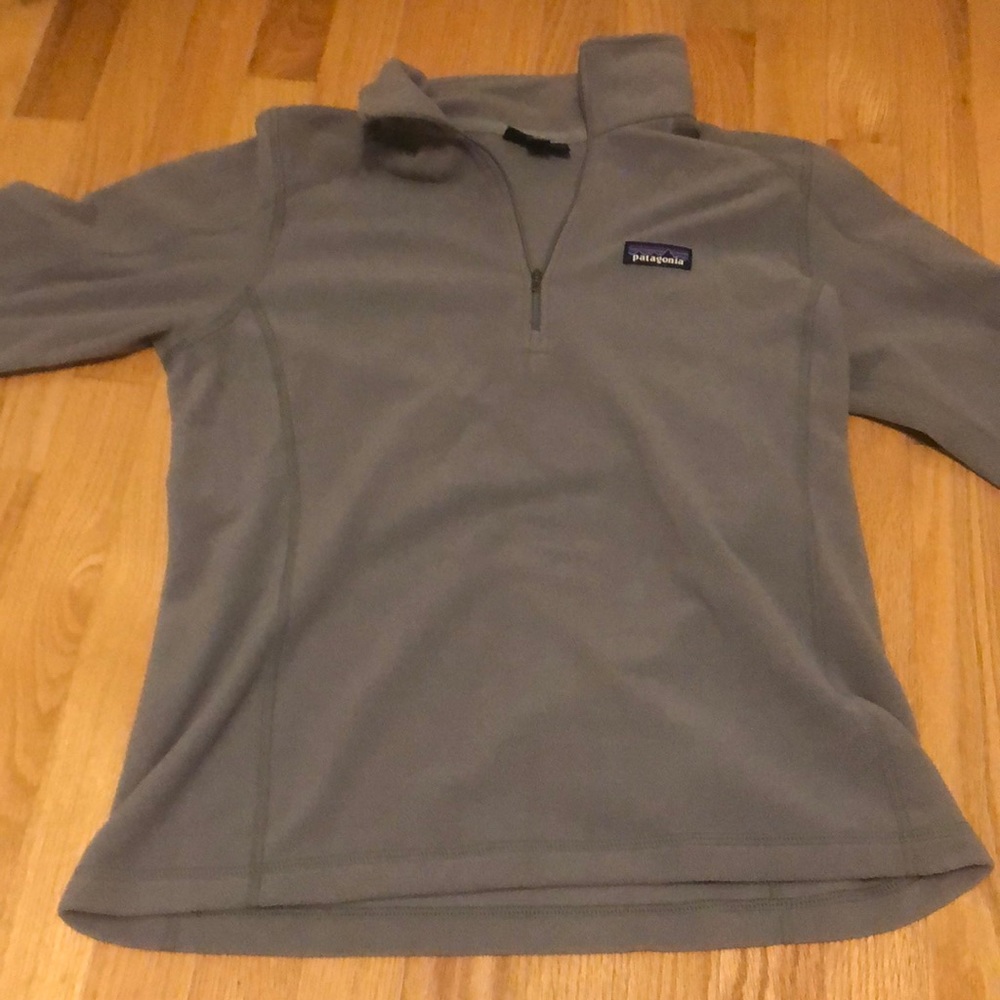 Gray fuzzy quarter zip from the amazing brand Patagonia!